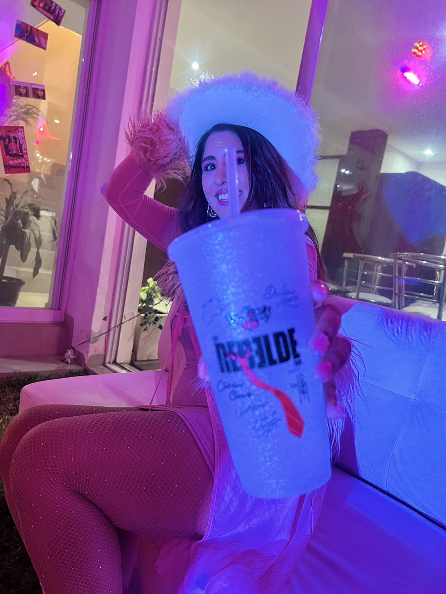 sofiavarelar's tweet photo. Yo la más feliz con mi fiesta de #RBD ✨ https://t.co/xfL9zC1Ct4