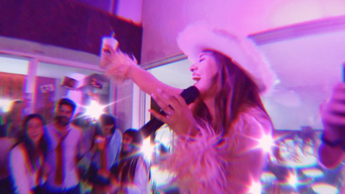 sofiavarelar's tweet photo. Yo la más feliz con mi fiesta de #RBD ✨ https://t.co/xfL9zC1Ct4