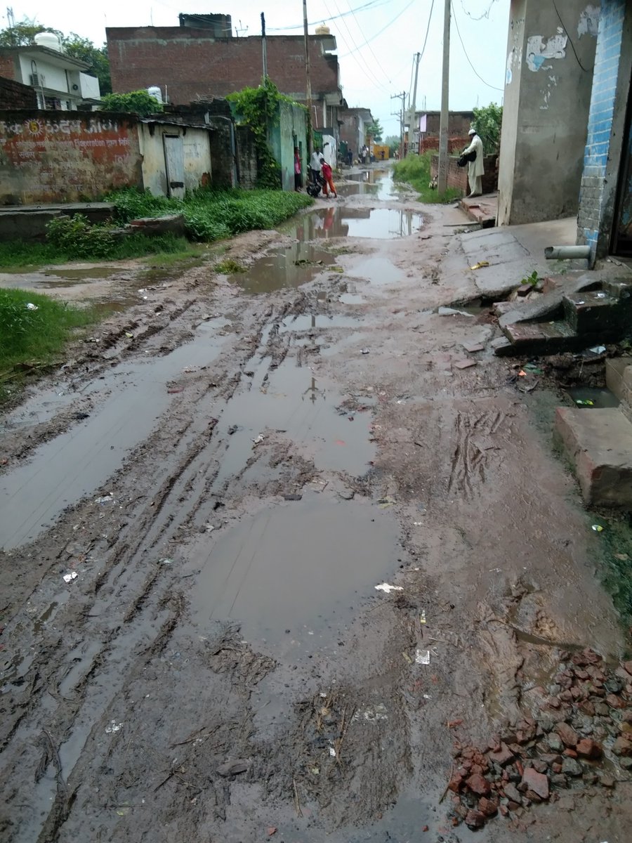Mayankvgtik's tweet photo. @DMMoradabad ग्राम भीकनपुर असदलपुर जनपद मुरादाबाद का बिजली घर संपर्क मार्ग वर्ष भर इसी अवस्था में रहता है।
कई बार जनसुनवाई पर शिकायत करने पर भी समस्या बनी हुई है 
श्रीमानजी कृपया करके समस्या का समाधान करवाने की कृपा करें धन्यवाद। https://t.co/eloEAXGPzK