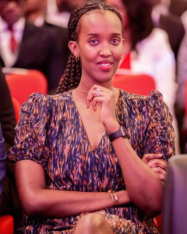LewiscFreedom's tweet photo. Nyuma yaho umugabo we amutereye akamuharika, #Mukecuru #AngeKagame ari gusaza muburyo bwihuse. Uyu mugore ari kuzira iki?wagirango afite imyaka 55. Ubutindi n'Ubugome agira butumye asaza imbura gihe. Uyu aho kumutereta, ntatereta nyina 😄 #Fake #AngeKagame! https://t.co/0Y3FIz43hv