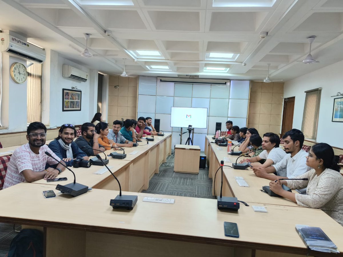 IIMC_India's tweet image. Students of Digital Media, New Delhi visited @ciet_ncert and witnessed the use of AR and VR in education. They also visited video and audio studios.

#immersiveeducation #ncert #futureoflearning @ncert @ProfSanjay_IIMC @AnubhutiYadava