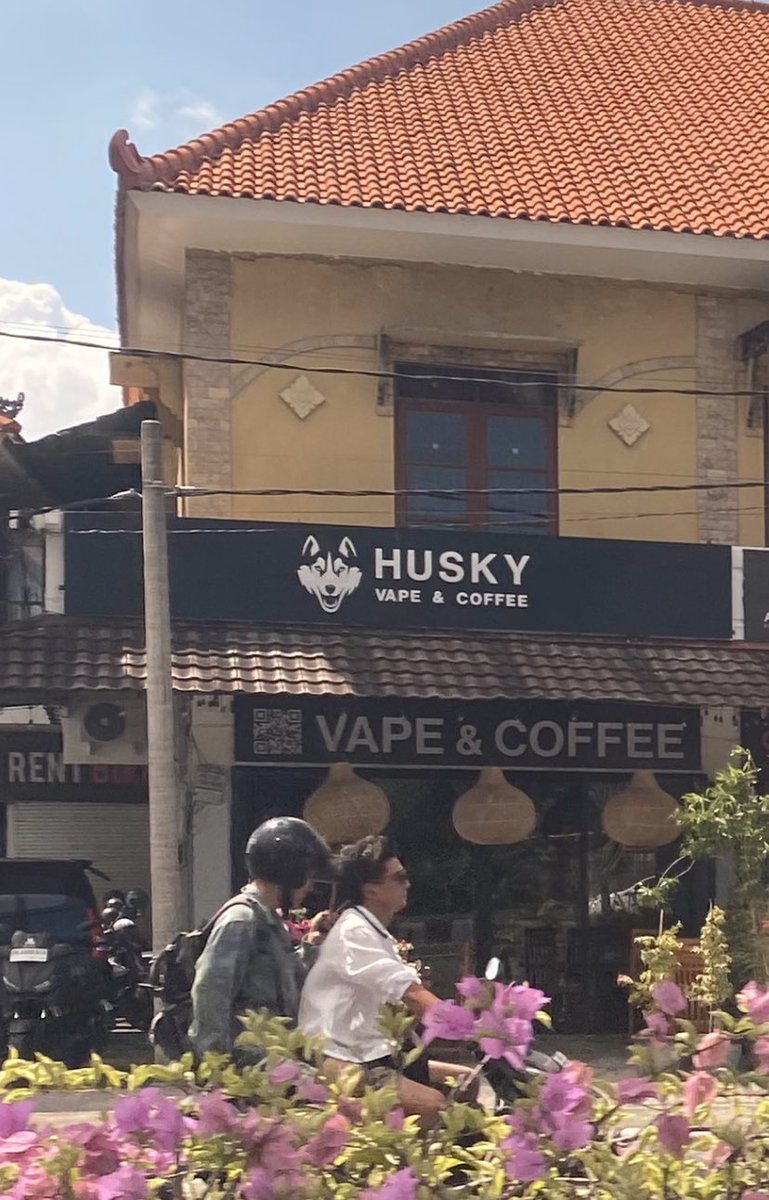 G15629091's tweet photo. Can highly recommend ‘Husky Vape + Coffee’ if ever in Bali!! 🙃🙃 https://t.co/kqcyVceDje