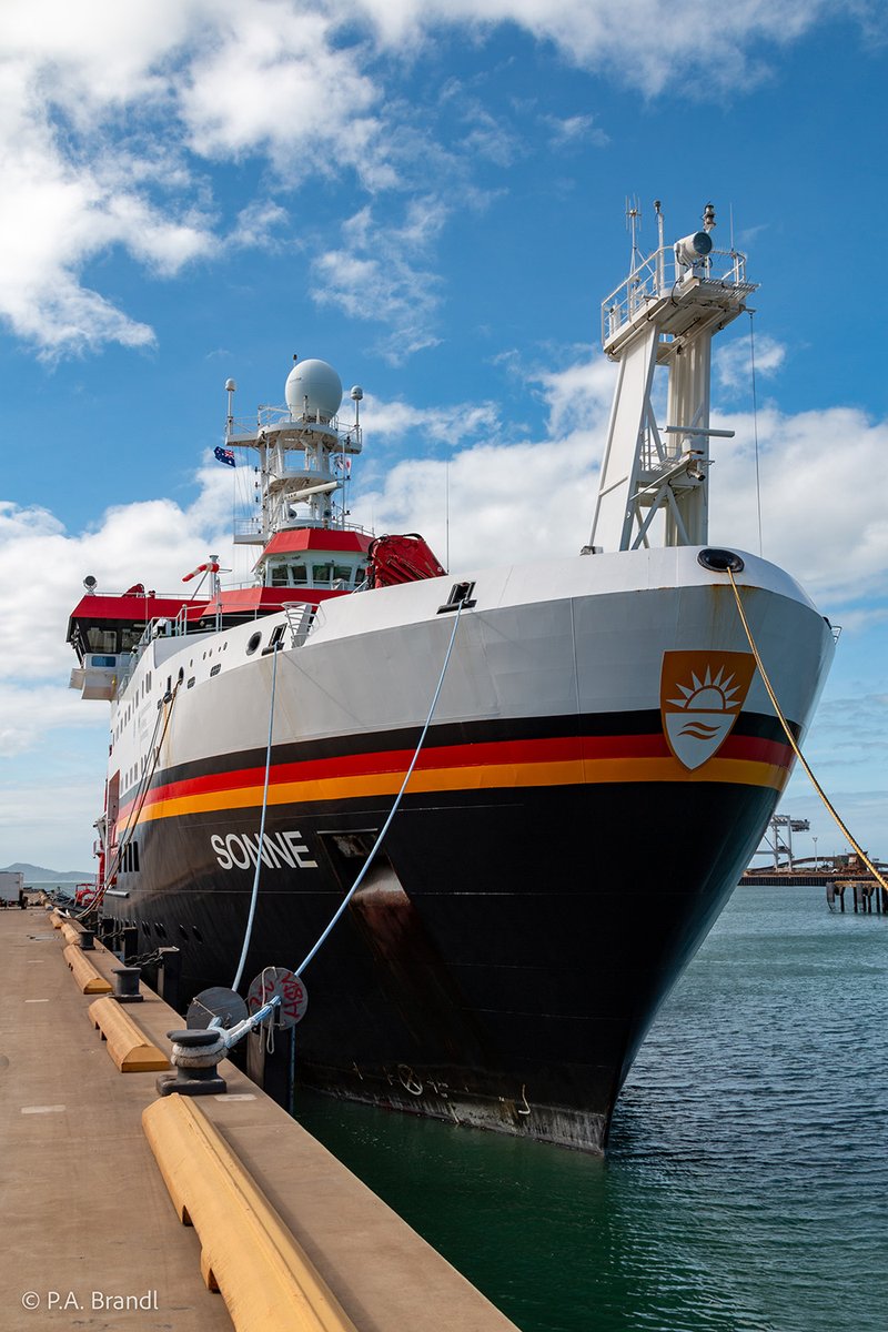 GermanyInOz's tweet photo. Welcome on board 🇩🇪 R/V #Sonne ⛴️ as part of #SO299 currently exploring PNG waters. Special thanks to PNG authorities, #TeamSonne @GEOMAR_de @lithophilipp @beier_christoph @BMBF for making this expedition possible 👏. Follow their journey on https://t.co/JNhnnWCz2E https://t.co/fKfTiPPVj4