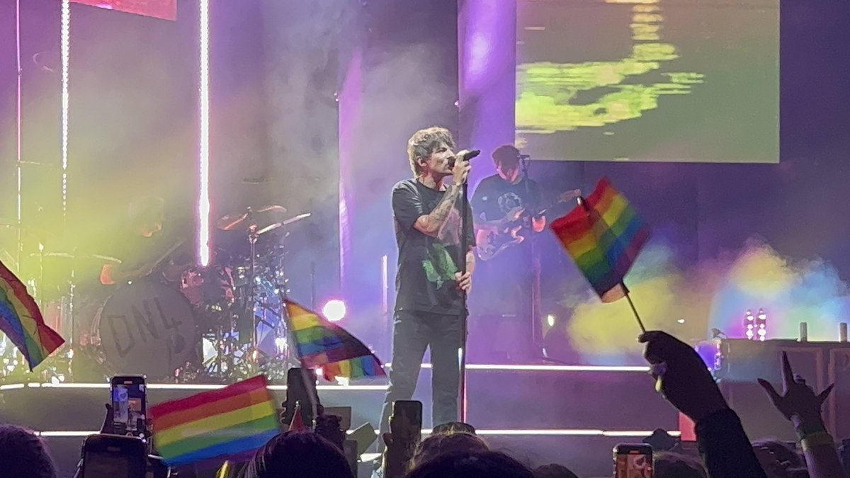 Louis and pride flags.
#FaithInTheFutureVancouver
6.26.23

📸: boyfriendsol