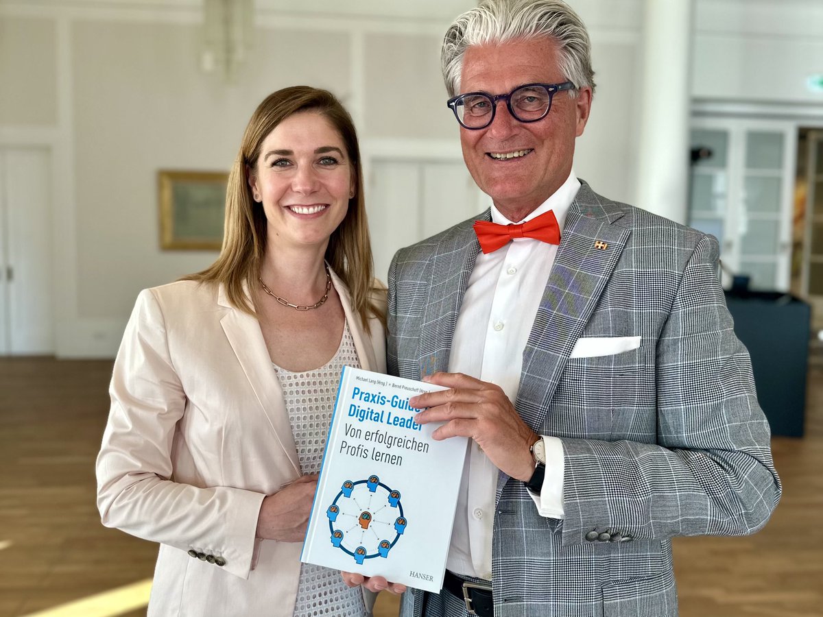 Andreas Meyer-Falcke (@meyerfalcke) on Twitter photo …freut sich: <a href="/LSMueller/">Lena-Sophie Müller</a> liest unseren Praxis-Guide für Digital Leader. Bin auf ihr Urteil gespannt… …freut sich: <a href="/LSMueller/">Lena-Sophie Müller</a> liest unseren Praxis-Guide für Digital Leader. Bin auf ihr Urteil gespannt…