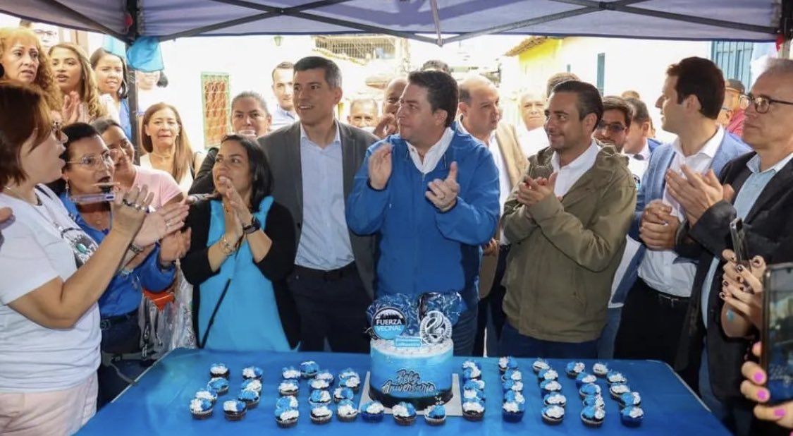 Estar cerca de la gente, escuchar, trabajar sin horarios, caminar calle a calle, ese ha sido nuestro compromiso diario durante estos 2 años!

Y aquí seguimos con más fuerza y con más ganas, junto a cada vecino construyendo el país que soñamos y sobre todo, merecemos! 2/2