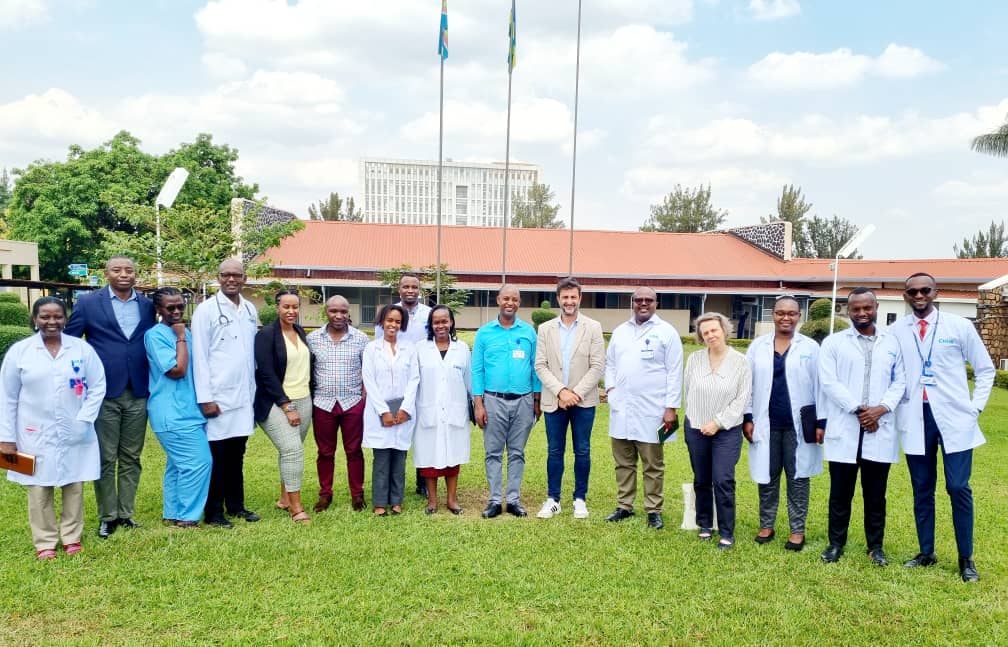 @RwandaHealth @RBCRwanda @RwandaFDA @kfaisalhospital We are very thankful to the EU Pharmacovigilence experts & the @RwandaFDA delegation for this visit at @HospitalChuk. The experience shared will enable us to strengthen our PV system,ensure continued patient's safety & good care outcomes.@RwandaHealth @RwandaFDA @RwandaMedicalAs