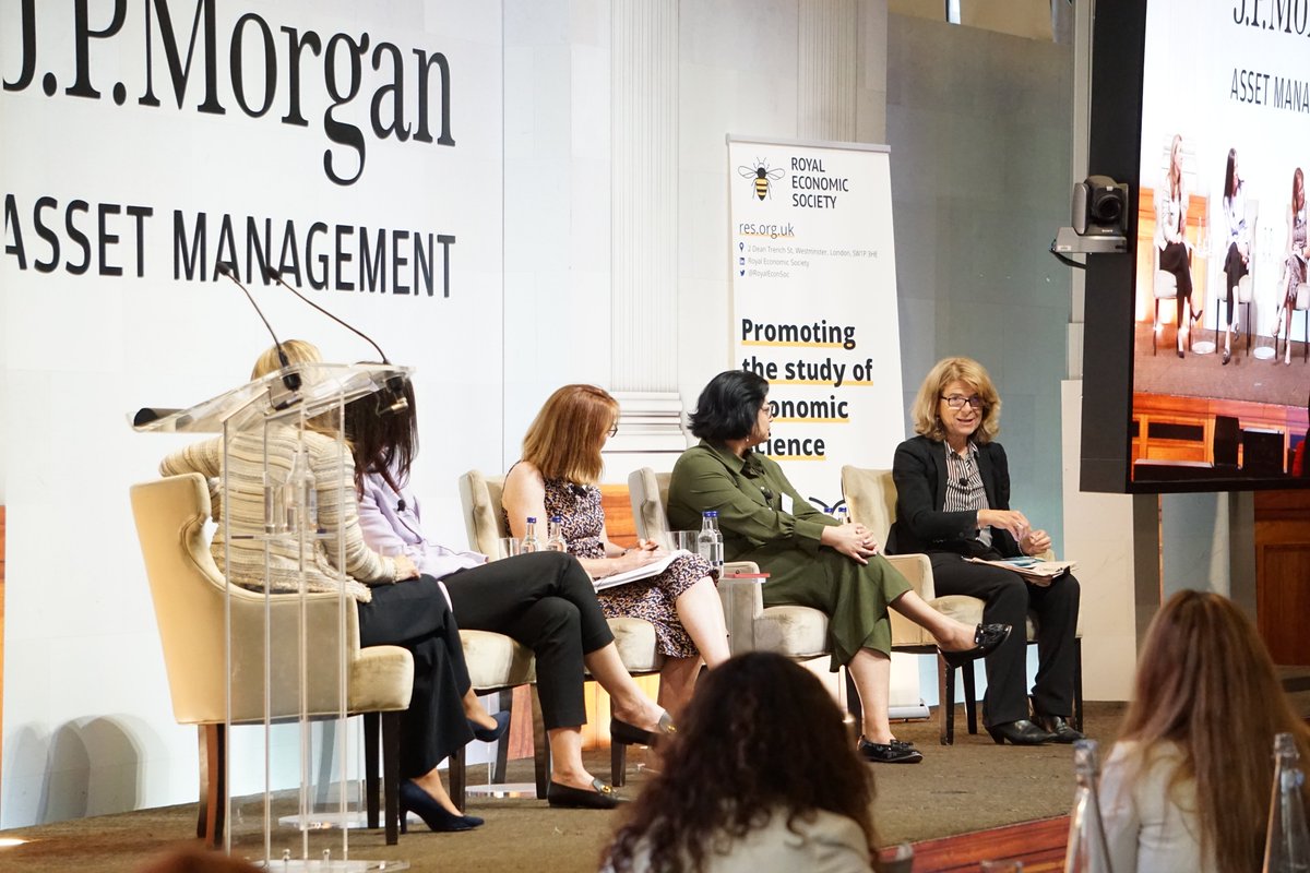 RoyalEconSoc's tweet photo. Some great advice about being a #WomeninEcon &amp; work life balance from our @UKWomenEcon panel discussion 'Voice of experience' @JPMorganAM. With @janetbhenry, @realVickyPryce, @urvaship &amp; @JoBlanden.

#UKWEN #RESEvents #EconTwitter https://t.co/3gUfVA7q7M