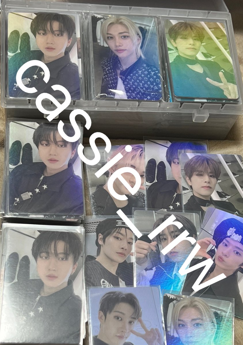 스키즈 이즈위 1차 먼저 44세트 받니 오늘 밤에 입금순으로 개별 연락하고 목요일까지 재배할게요!!   나머지 5세트 정도 아직 운송중이라서 연락 못 받으면 좀 더 기다려주새용!  (다른 플랫폼에 업데이트 있으면 도 공지할거니까 안하면 아직 못 받아요)