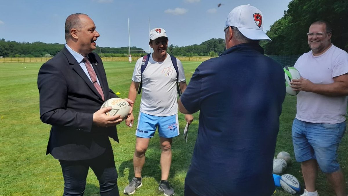 FTravail_CVL's tweet image. [Du stade vers l&apos;emploi]
Visite de Thierry Maubert, délégué de la @Prefet45_Centre, en charge des quartiers prioritaires d&apos;#Orléans: &quot;il est donné l&apos;opportunité aux candidats et recruteurs de se rencontrer sans étiquette...&quot;
#TousMobilisés #AvecPôleEmploi