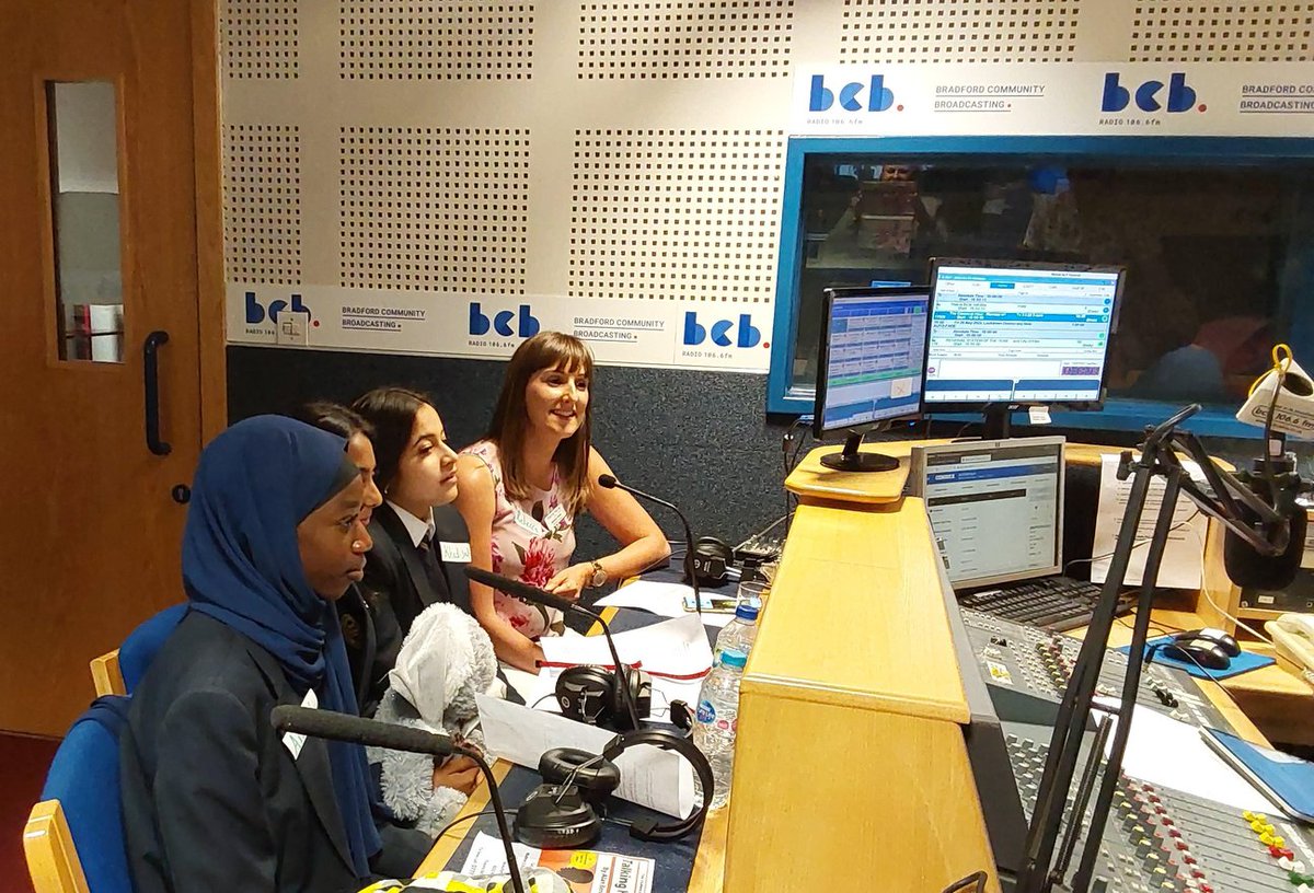 FirstGiveUK's tweet image. WOW - The amazing students at @BGGSchool went on @bcbradio last month to discuss their participation in the @FirstGiveUK programme!✨

They discussed why they chose @MartinHouseCH as their class #charity, and the #socialaction they did to win the £1,000 donation for them💐