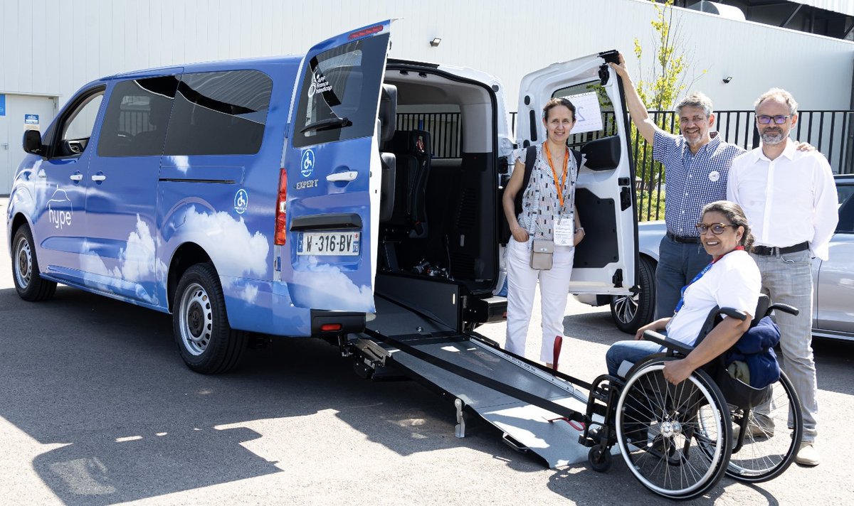 HypeTaxi's tweet photo. 📢 Première mondiale : du 22 au 24 juin, les chauffeurs salariés Hype ont assuré les déplacements d’une partie des participants du 43ème congrès d’@APFhandicap, qui s’est tenu à @VilledeReims, avec les premiers taxis Crit’Air 0 #hydrogène adaptés au Transport des Personnes à Mobilité Réduite (PMR), produits en 🇫🇷 par @Stellantis . 
https://t.co/WzpMI6bbTY