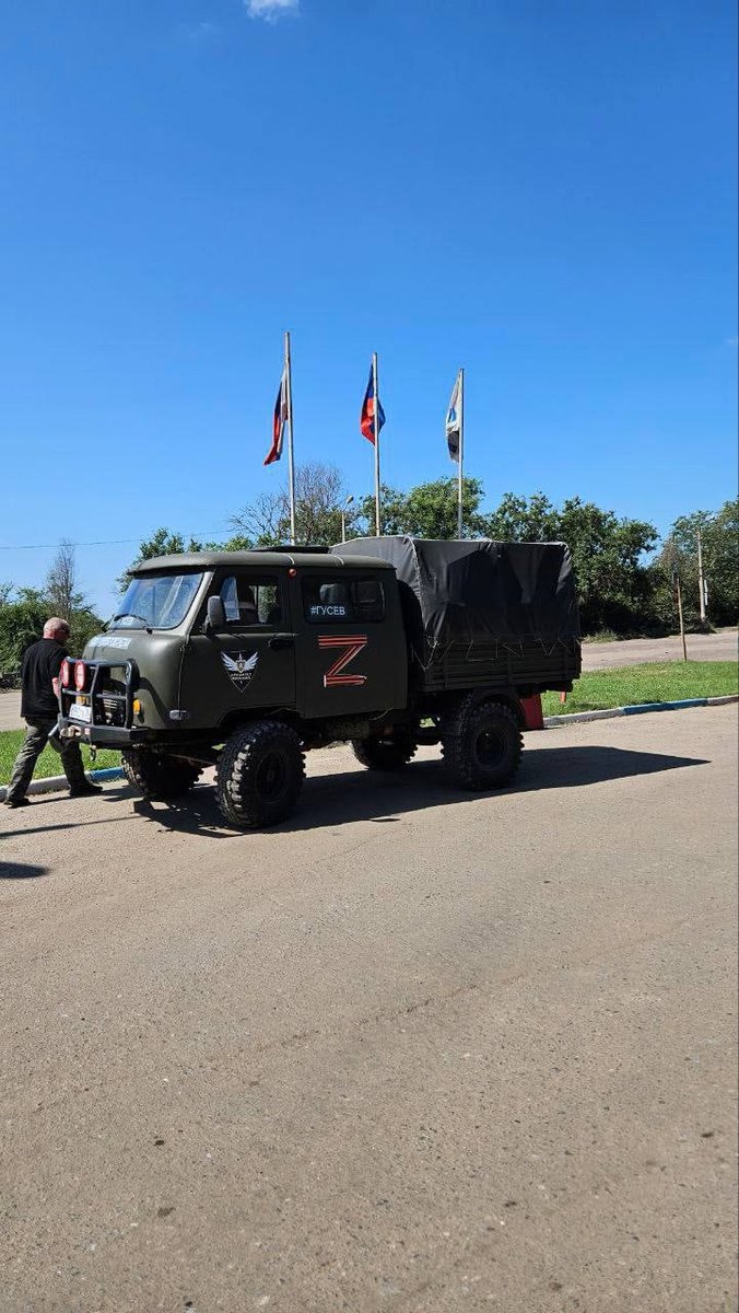 MID_Kaliningrad's tweet photo. 🫶 Representantives from @KaliningradReg delivered another batch of humanitarian cargo (including two off-road vehicles) for Russian militaries, performing their duty in a special military operation in Ukraine
https://t.co/n9Q7kXuJMJ
#DonbassLivesMatter #SupportPutin #ZaПравду https://t.co/IUcaQ5DS3w