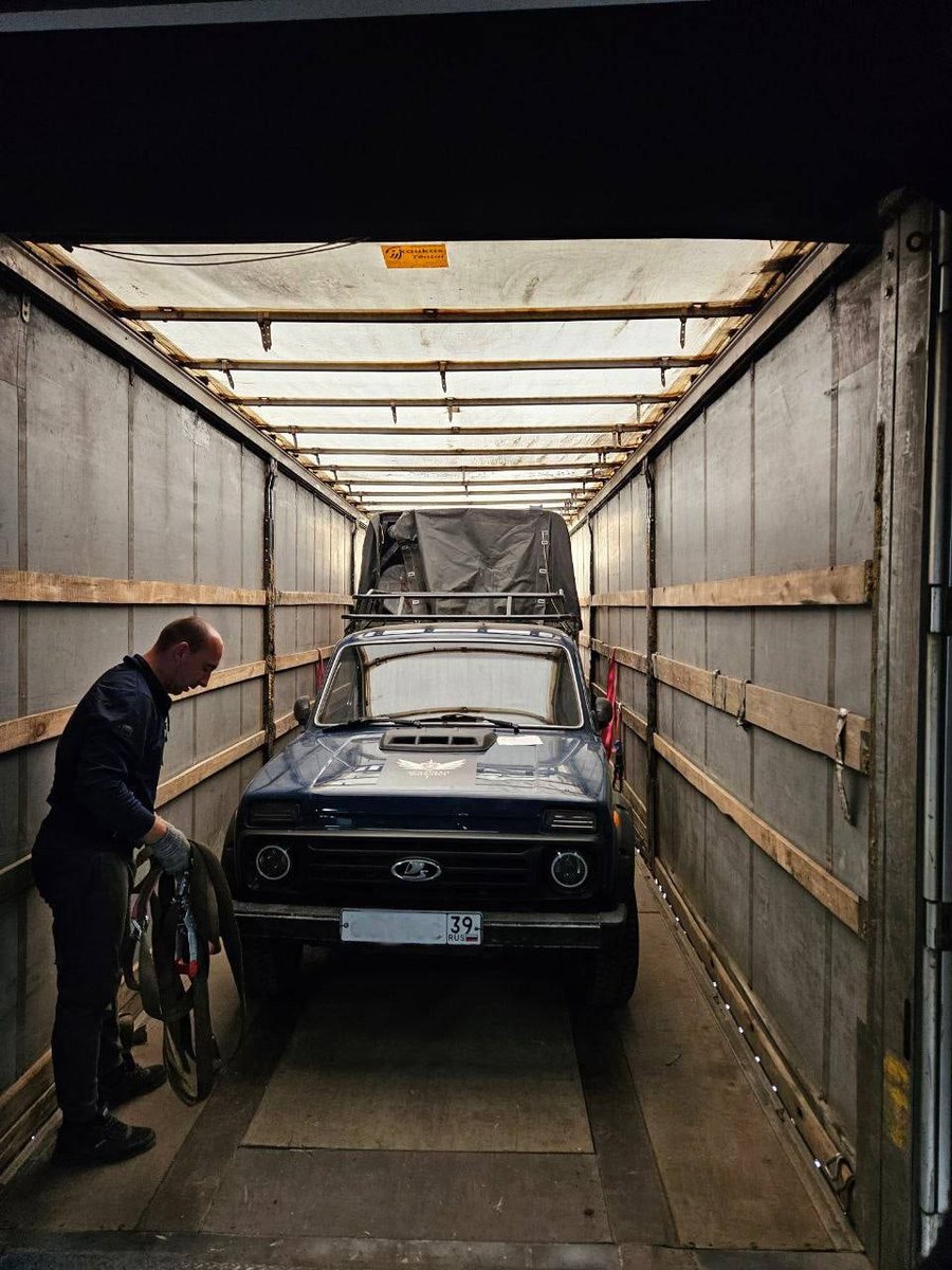 MID_Kaliningrad's tweet photo. 🫶 Representantives from @KaliningradReg delivered another batch of humanitarian cargo (including two off-road vehicles) for Russian militaries, performing their duty in a special military operation in Ukraine
https://t.co/n9Q7kXuJMJ
#DonbassLivesMatter #SupportPutin #ZaПравду https://t.co/IUcaQ5DS3w