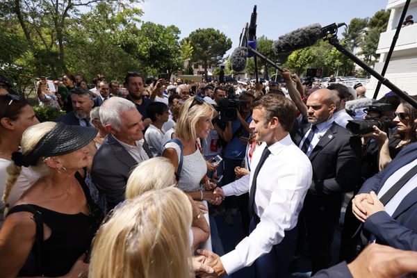 France3Provence's tweet photo. La petite phrase de Macron suscite pas mal de réactions, 10 offres d’emploi sur le Vieux port on a vérifié.
https://t.co/m4MrzFund7 https://t.co/EF3xq8aTDq
