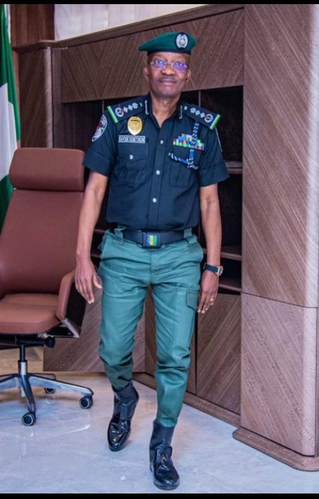 HeadsUp: IGP Kayode Egbetokun Plans To Establish A Special Intervention Squad That Would Be Made Up Of Over 40,000 Police Officers. 

●The Special Intervention Squad Will Be In Charge Of Maintaining Internal Peace Across Nigeria.

Let’s the reform begins! Go Egbetokun🙌🏿🇳🇬