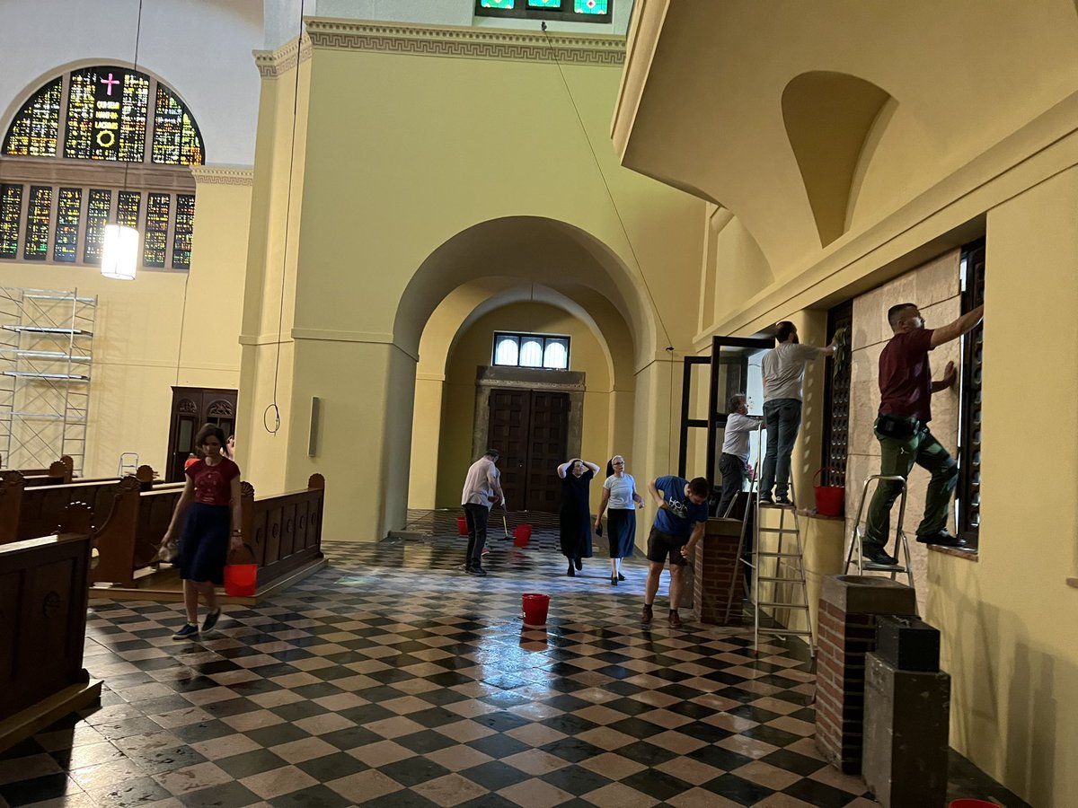 Sinoć smo u župi imali akciju čišćenja. Nakon deset mjeseci radova crkva sv. Blaža je obnovljena i napokon otvorena.