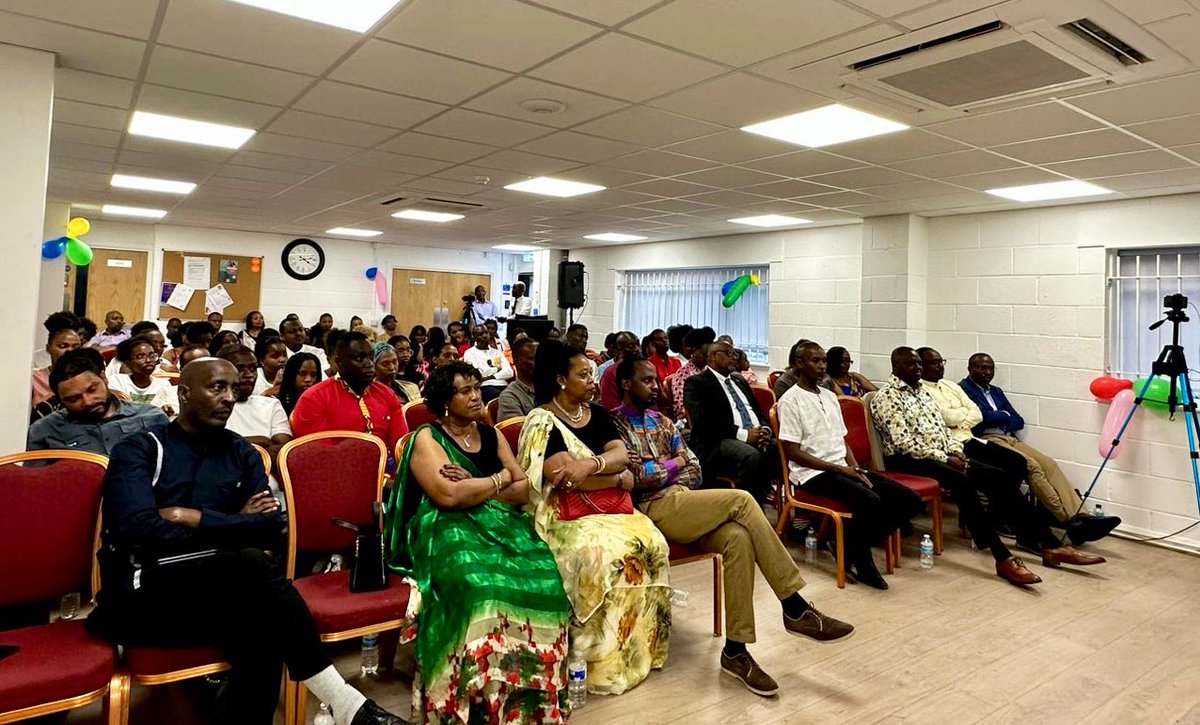 RwandaInUK's tweet photo. HC @BusingyeJohns spent Sunday with the Rwandan Community in Birmingham &amp; the Black Country.
Conversations centred on

🔹Importance of communities &amp; community leadership

🔹The need to set &amp; achieve goals

🔹The opportunities to invest in Rwanda

A warm cultural moment followed👇 https://t.co/oCcn4hozNF