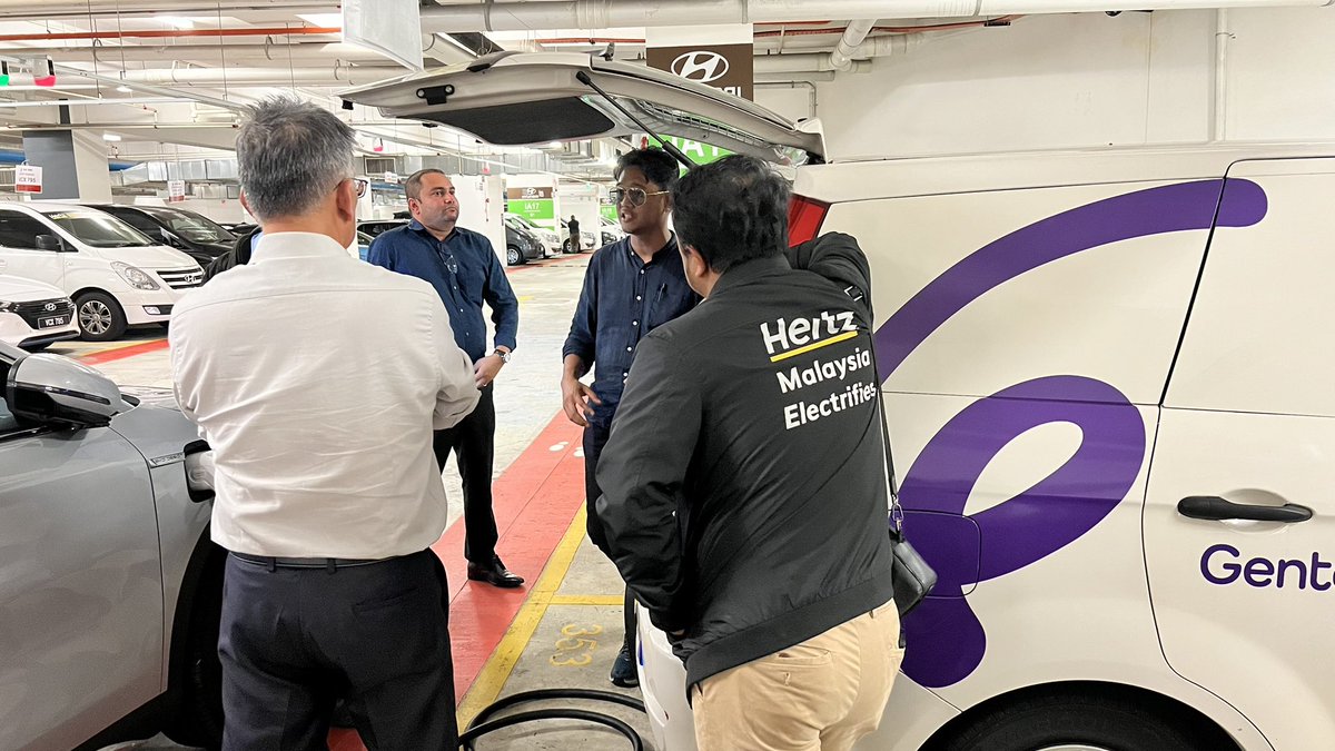 EVChargeGO's tweet photo. Boost your company's eco-friendly image by offering EV charging services for your employees and clients. EV Charge Go makes it simple. #GreenBusiness #EVChargeGo https://t.co/fL4J1zR2wI