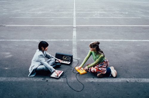 AIRG_FM's tweet image. 7/4（火）19時～
LAUSBUBの【Far East Disco】スタート！！

番組では、彼女たちの⾳楽がどうやって⽣まれているのかを自ら解説したり、ルーツ⾳楽や、おススメなコアチューン、ドープチューンを、彼⼥たち⽬線で紹介していきます。
お楽しみに！！📻⚡️

air-g.co.jp/hotnews/1407/ #LAUSBUB #air_g