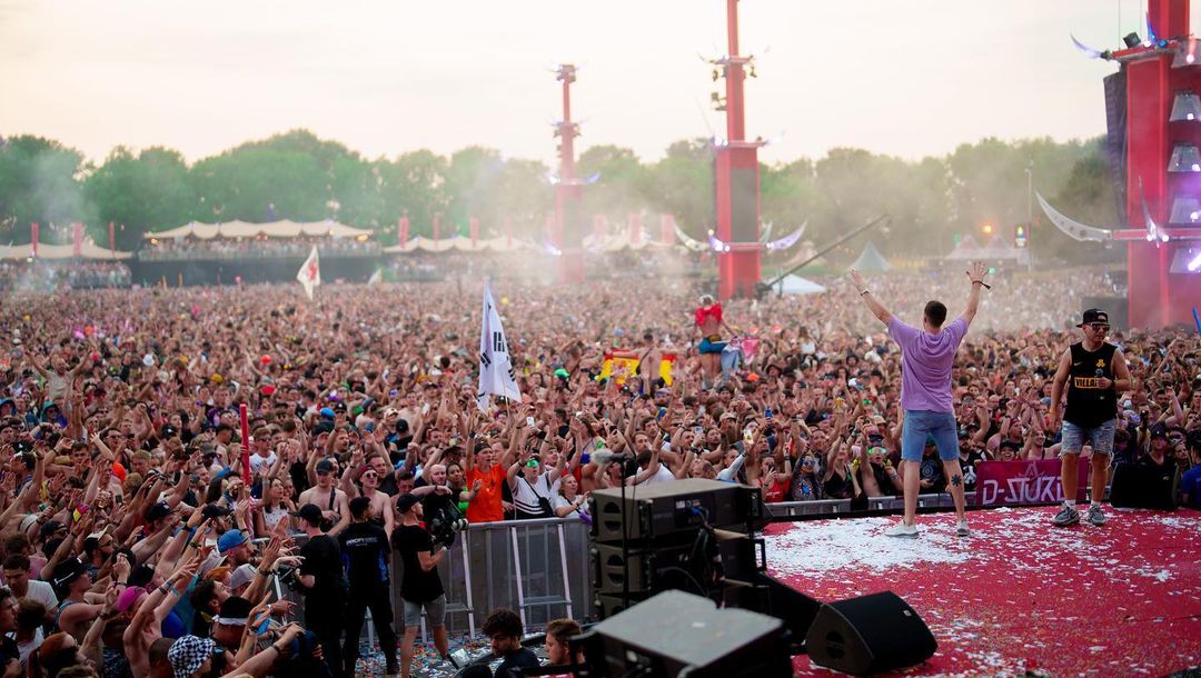 Happy Birthday to <a href="/Dsturbnl/">DSturbNL</a>! The kickroll maestro who not only shakes the scene, but defines it Keep making the world dance. 🎉