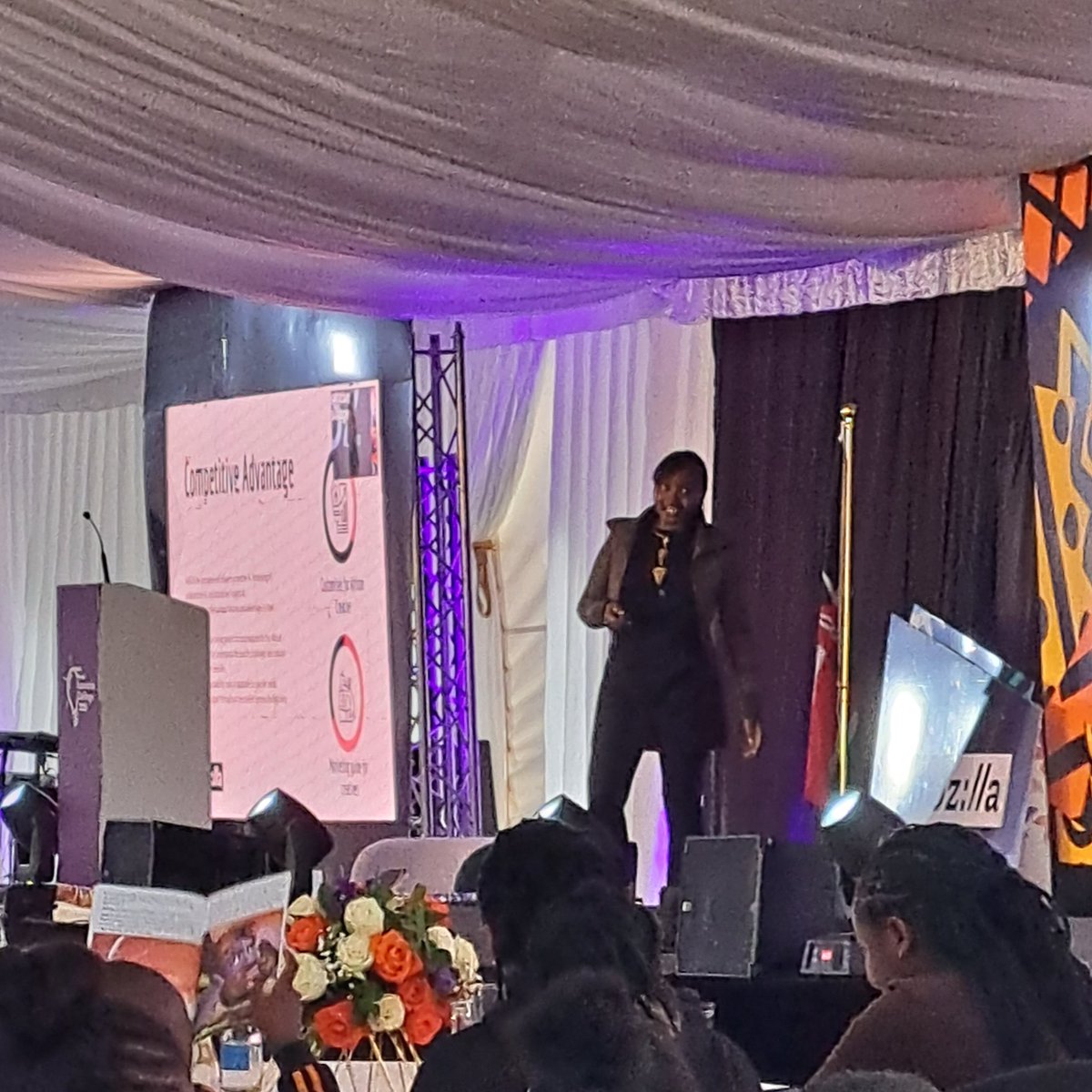 Do it scared!

That is what I whispered to myself before going onstage at @mozilla_africa's Innovation Challenge to pitch my startup, Akili Online, an AI app curated for creatives. 

#MozillaAfricaMradi