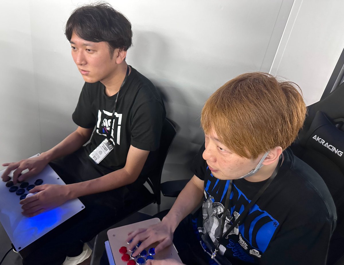 RYUSEI_CARL's tweet image. 今日もFAV対戦会でガッツリ練習！！！

板橋さんにグルグルされて何とも言えない表情のネモさん置いておきます
#Sofmap
#esAKIBA