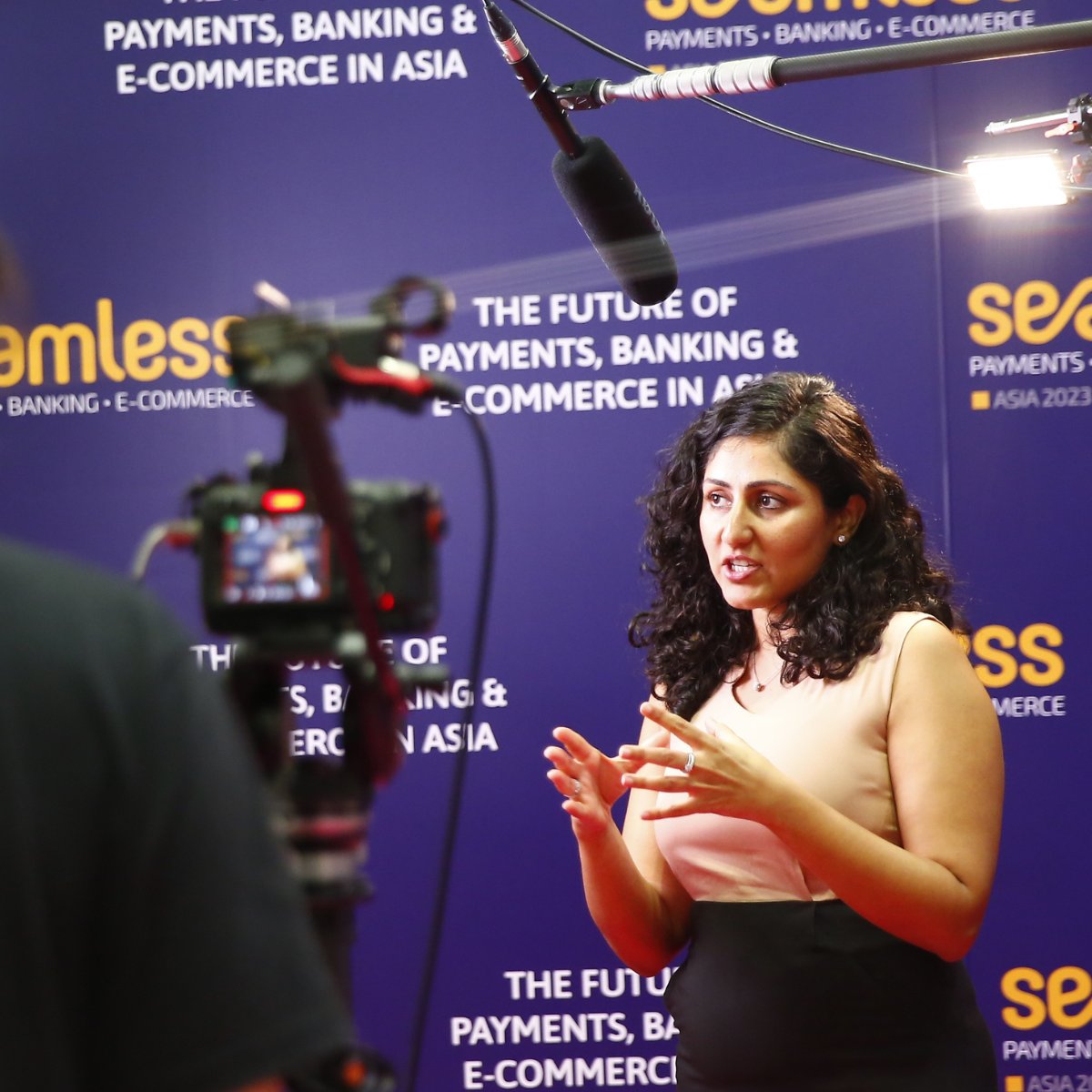 seamlessasia's tweet photo. What an incredible Day 1 at #SeamlessAsia! More than 2,500 attendees walked through the doors - more attendees on Day 1 than promised across the entire event!

We'll be back with MORE inspiring sessions and MORE networking opportunities tomorrow. Doors open at 8.30am, see you! https://t.co/5ofUSzGR95