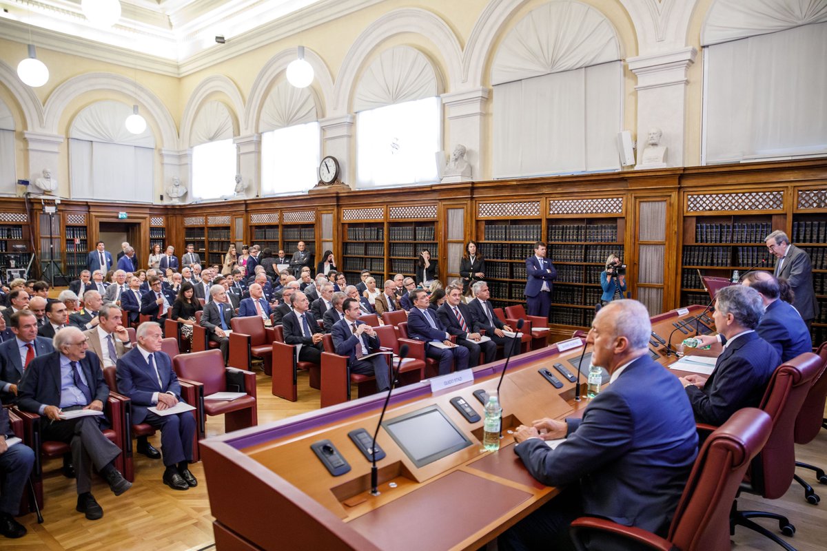 SenatoStampa's tweet photo. #Antitrust. Si è svolta in #SalaKoch, introdotta dal saluto del Vice Presidente @gasparripdl in rappresentanza del #Senato, la presentazione della Relazione Annuale #AGCM sull’attività 2022, illustrata dal Presidente @antitrust_it #Rustichelli📸Gallery → https://t.co/Esjzq76t93 https://t.co/fNB8aHqFR0