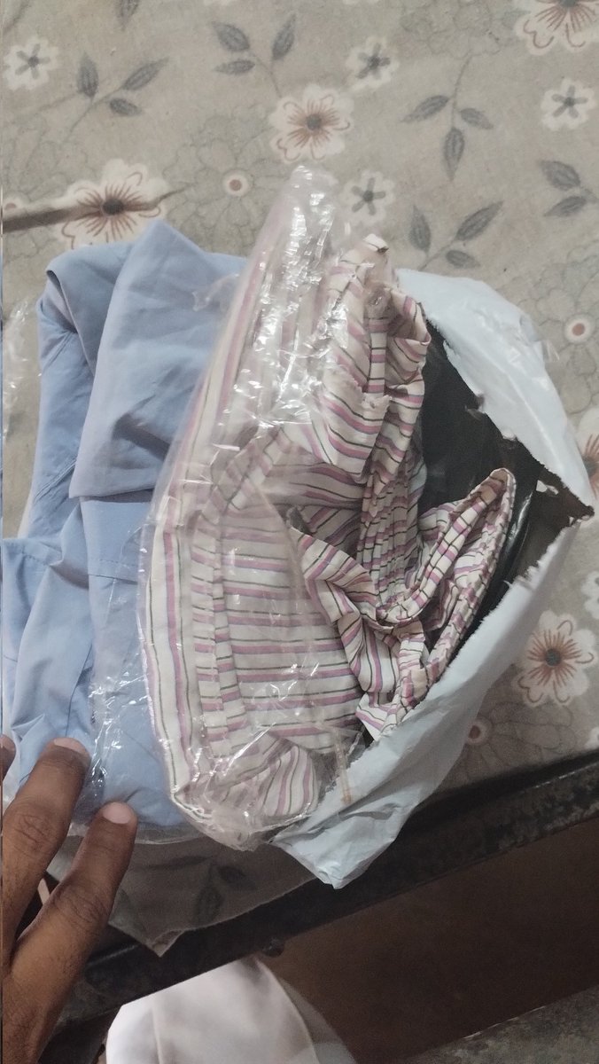 deepak1234515's tweet photo. @DelhiPolice 
@DCPWestDelhi 
I ordered a shirts order from Instagram post which was 4 shirts linen cotton and what i got they are making user fool.
I am SUB INSPECTOR UP POLICE   urge to you that please action kn it it's not about money it's all about fake account. https://t.co/Sg6sqvsFNi