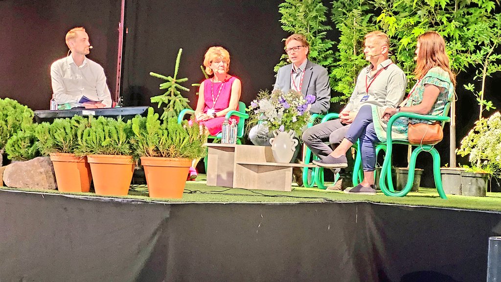 Ratkaiseeko teknologia hoitajapulan? Markku Eskola kertoi <a href="/Sydansairaala/">Sydänsairaala</a>'n vaikuttavia esimerkkejä, joilla teknologia on vuosien aikana vapauttanut ammattilaisten aikaa potilastyöhön 🌟 #organisaatiokulttuuri #asiakasääni #hoitoketjut #vaikuttavuus #OmaSydän #Pirha #SuomiAreena