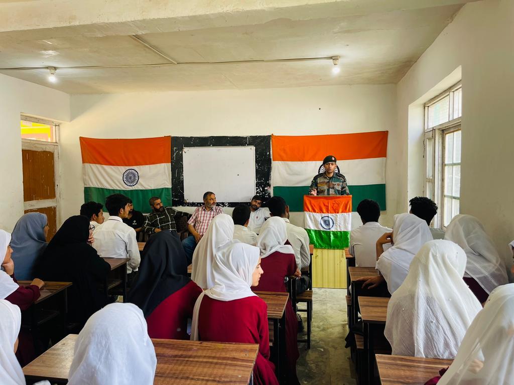 Indian Army organised Inter school quiz competition on 'Know your Nation, Army & Kashmir'  at Krusan,  Lolab.

#Kashmir
#Kupwara
#IndianArmy
#HumSayaHaiHum
#QuizCompetition
#KnowYourArmy
#ProsperousKashmir
#KashmirAgainstTerror