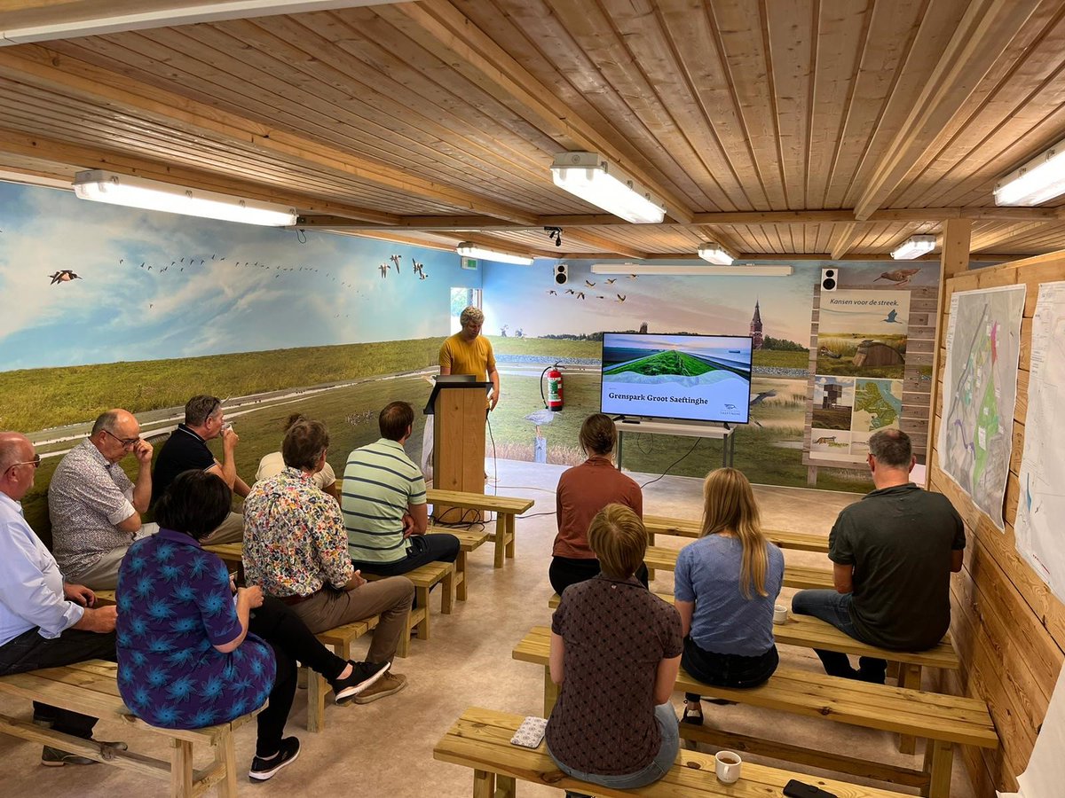 zwdelta's tweet photo. Vorige week ontving het Programmateam #zwdelta het team van @EemsDollard2050 voor een werkbezoek. ‘Uitersten lijken vaak het meest op elkaar. Zeeland en Groningen liggen ver uit elkaar, maar hebben veel vergelijkbare opgaven. Het is erg waardevol ervaringen uit te wisselen.’ https://t.co/c1kdYJhcKh