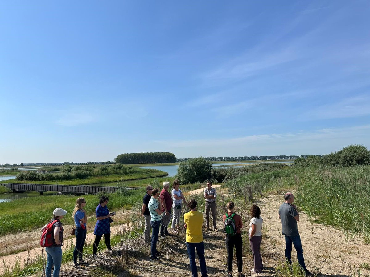 zwdelta's tweet photo. Vorige week ontving het Programmateam #zwdelta het team van @EemsDollard2050 voor een werkbezoek. ‘Uitersten lijken vaak het meest op elkaar. Zeeland en Groningen liggen ver uit elkaar, maar hebben veel vergelijkbare opgaven. Het is erg waardevol ervaringen uit te wisselen.’ https://t.co/c1kdYJhcKh
