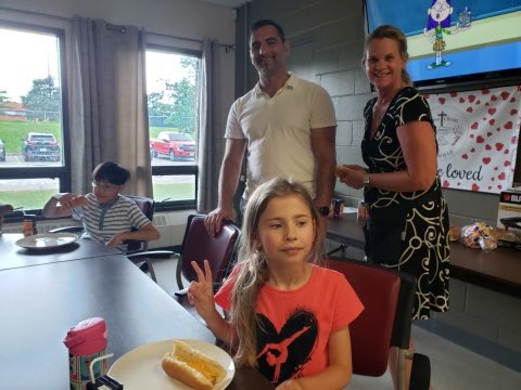 Yesterday we had our last Chefs in the Kitchen for the school year. Students enjoyed making and eating hot dogs.