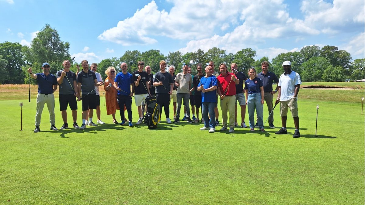 Daklozen en studenten slaan samen een balletje op de golfbaan ogld.nl/2t71