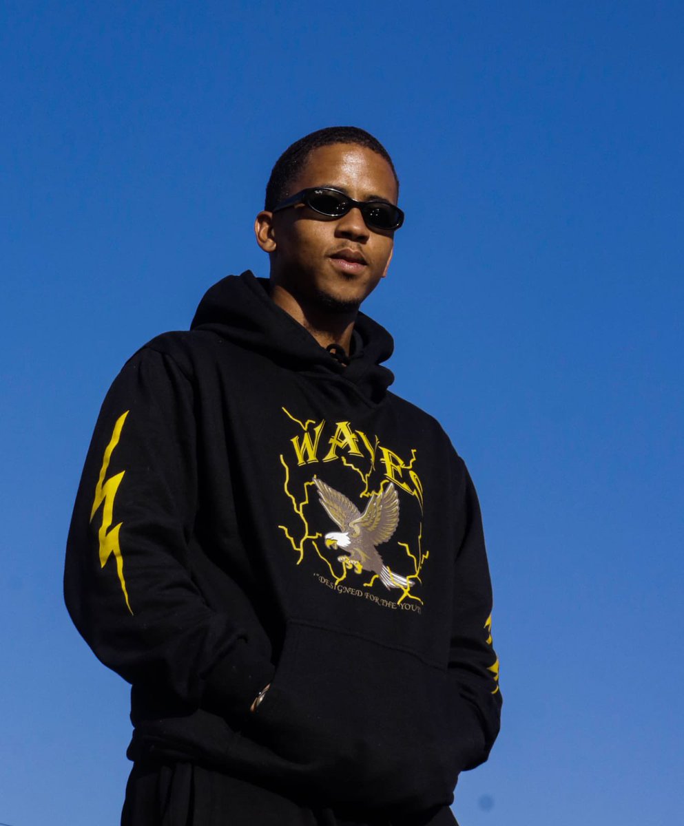 Shipa_Online's tweet photo. We added more winter essentials from new brand @w.a.v.e.s___ . Waves Phoenix Hoodies are super cool graphic hoodies to warm you up keep and keep you fresh in harsh Mountain Kingdom Seasons.Available in Black and Red colors at Shipa 155 Metcash Complex.
#Tsencha #tsawinter #waves https://t.co/sChG5IFPrO