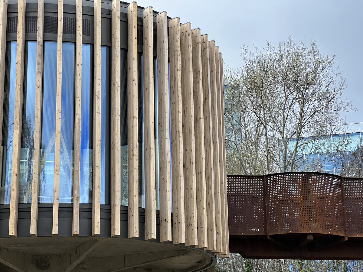 #Cherrywood! This elegant walkway leads to state-of-the-art meeting rooms. Our perforated metal balustrade allows an interplay of light & shadow & combined with our Chelsea Gold flooring, creates an impressive walkway fit for purpose. ✨Perfect for productive meetings. #Graepels