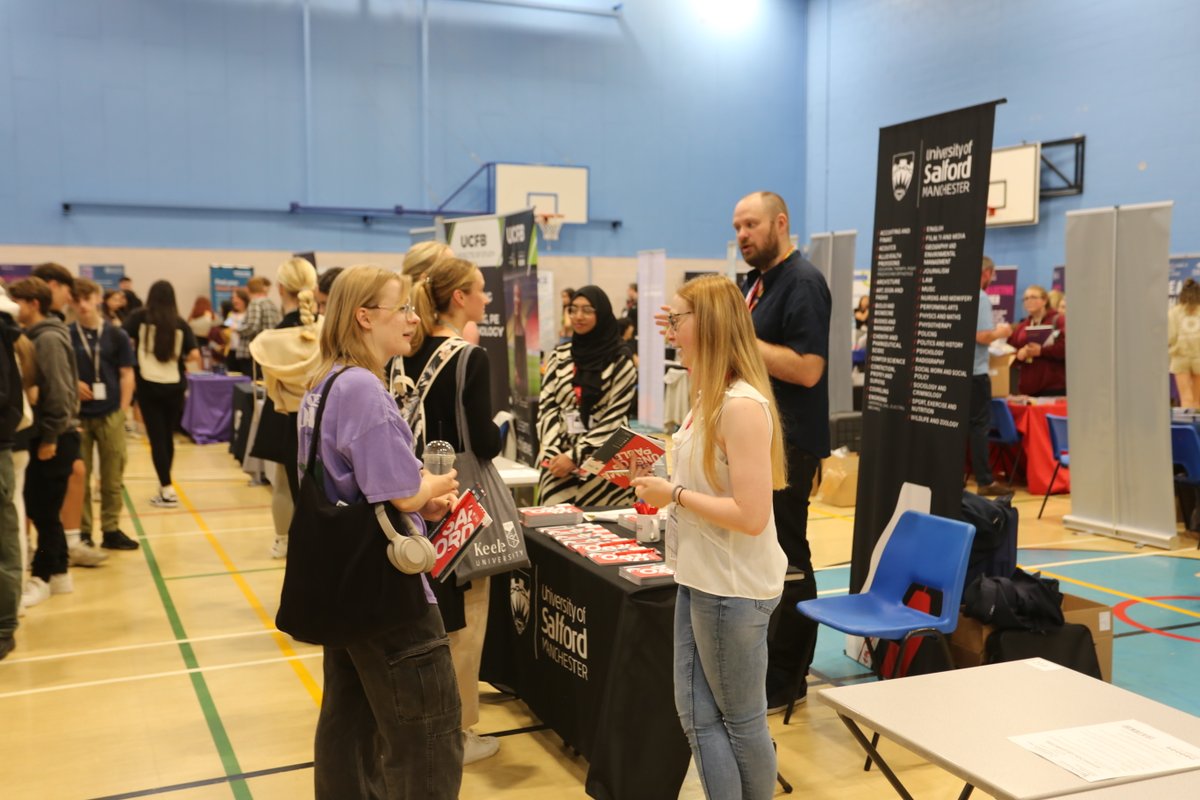 Runshaw College tweet media