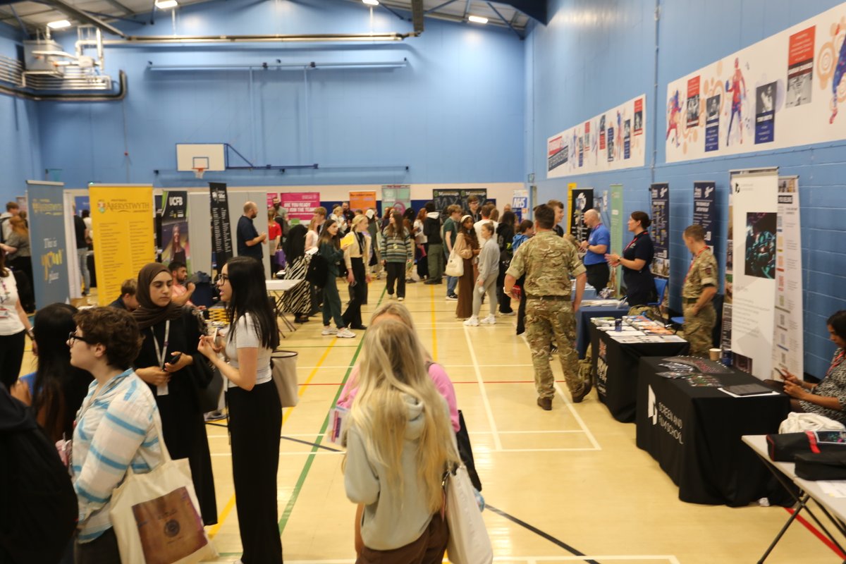 Runshaw College tweet media