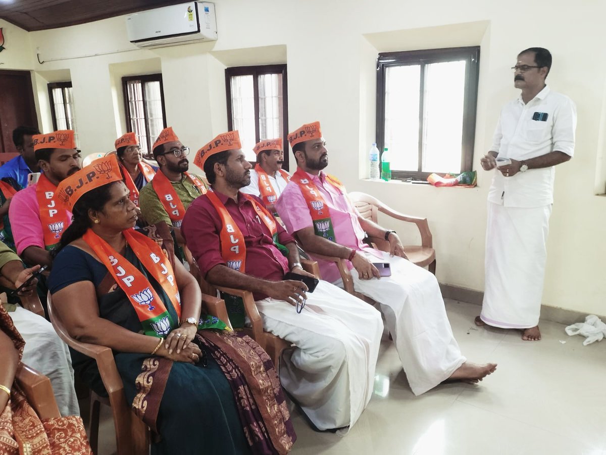 AnilNair1794's tweet photo. "മേരാ ബൂത്ത് സബ്സേ മജ്ബൂത്ത് "
പ്രധാനമന്ത്രിയുടെ ഭോപ്പാൽ വെർച്ച്വൽ റാലി പരിപാടിയിൽ മാവേലിക്കര മണ്ഡലത്തിൽ പങ്കെടുത്തു.
#NarendraModi
#VirtualRally https://t.co/WPZGPPUkih
