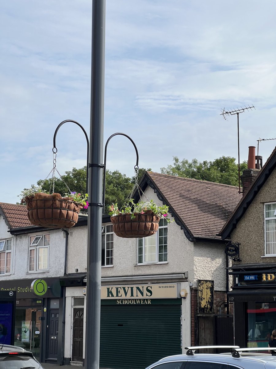 CllrNormando's tweet image. Looking good! Hanging baskets now up in #Pinner and going up throughout the Borough!⁦@harrow_council⁩ ⁦@paulosborn⁩ ⁦@kuha4harrow⁩