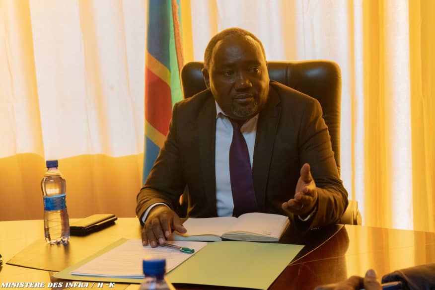 des_infras's tweet photo. Le Conseiller Technique du Gouverneur Jacques KYABULA KATWE prend part ce mardi à la réunion Hebdomadaire. @jacques kyabula KATWE. https://t.co/zg8CNNBIG0