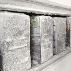 choquei's tweet photo. 🚨MUNDO: Zelador desliga freezer que estava apitando e faculdade dos EUA perde 20 anos de pesquisas. https://t.co/GRv8tXMCin