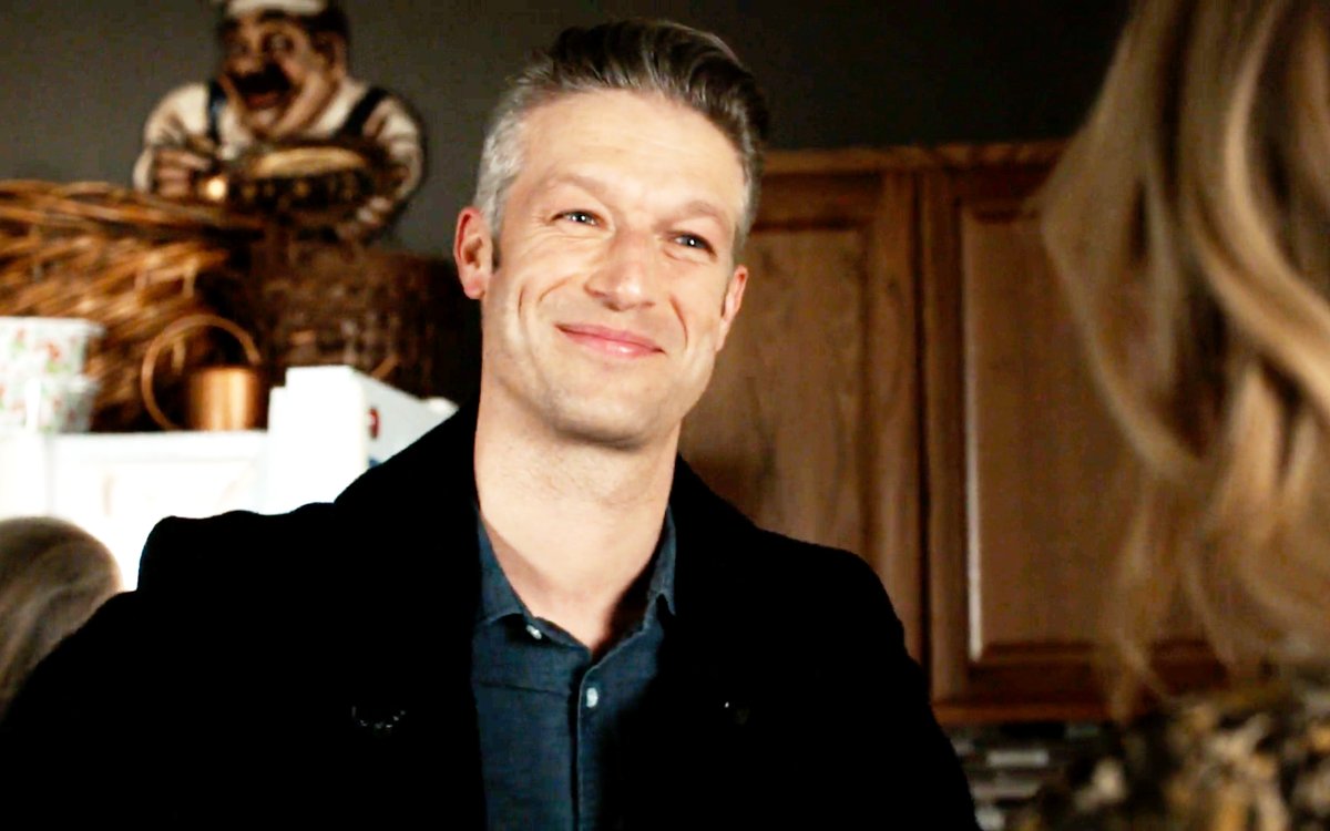 Carisi was so happy his two fav people finally got to meet im cryin
#SVU #Rollisi