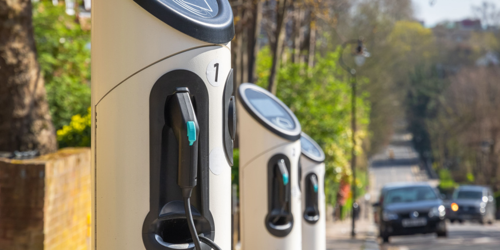 FixedMagazineUK's tweet image. Fixed Magazine is all about how to save and invest money and the latest issue features everything you need to know about owing and running an EV. Check it out for free here bit.ly/46mYjTL