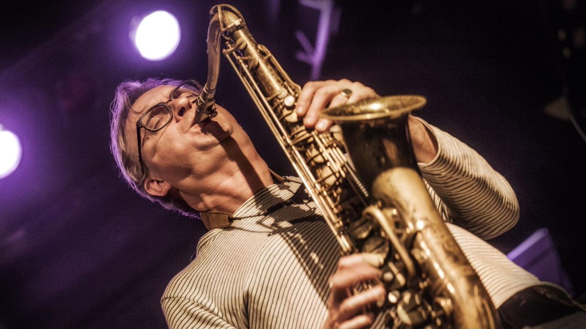 😍✨🎶 Kom naar het Bimhuis voor een spetterende seizoensafsluiter met de docenten van de jazzopleiding van het Conservatorium Amsterdam!🎺 De laatste jamsessie voor de zomerstop wordt geopend door een all-star band 😉 Tickets👉bit.ly/3PxCJ9d