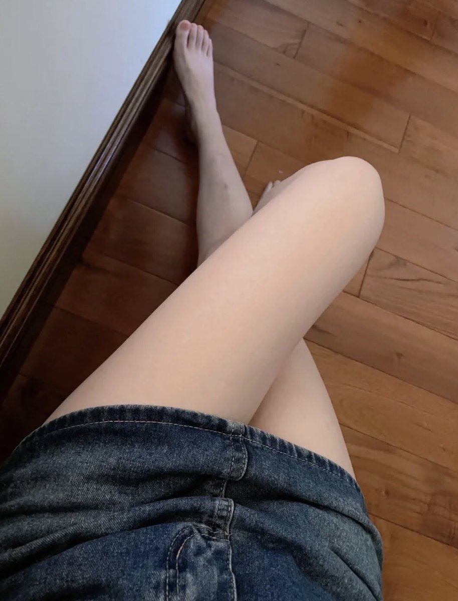 NjulliaC's tweet photo. 美不美看大腿是这样的吗？🤭🤭 https://t.co/T5r9qyPmWE