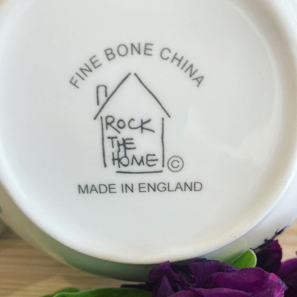 Dishwasher & microwave safe, made & #handdecorated in #England. Various designs! Support British 🇬🇧 support small business. @rockthehome Please follow! Fab new website (link in bio)
#rockthehome #teapot #mug #madeinuk #smallbusiness #newhome #gift #birthdayforhim #birthdayforher