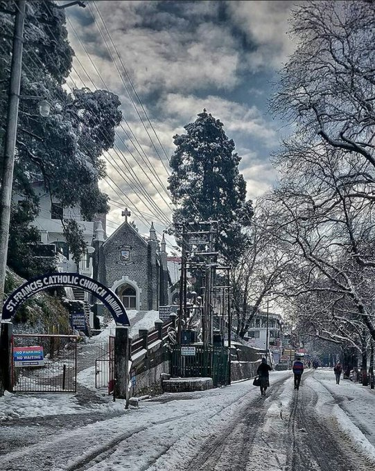 ColoursOfWorld1's tweet photo. 4. Nainital https://t.co/fzznlDC0Bl